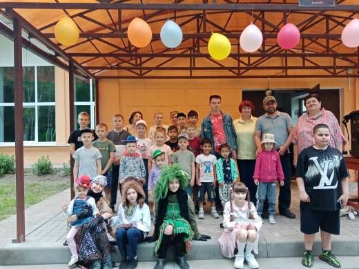 Живет на всей планете народ веселый - дети.